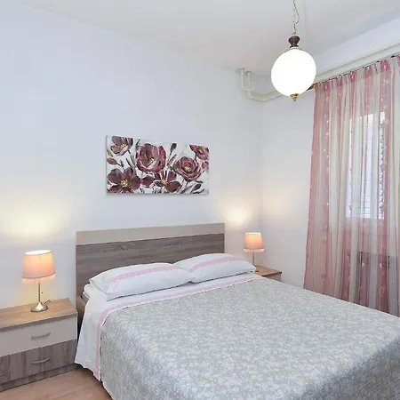 Fuer 8 Personen Ca 85 Qm In Rovinj, Istrien Istrische Riviera *